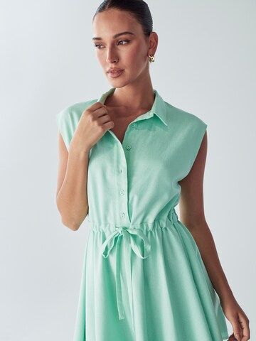 Willa - Vestido camisero 'Petal' en verde