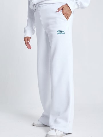 Flared Pantaloni sportivi 'Cotton Sweatpants' di SPORTKIND in bianco