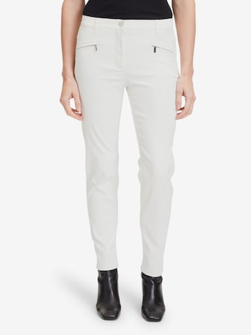Betty Barclay Slim fit Pants in White: front