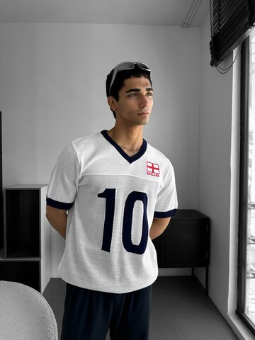 T-Shirt 'Oversize England Knit T-shirt - White' Kleidermafia en blanc : devant