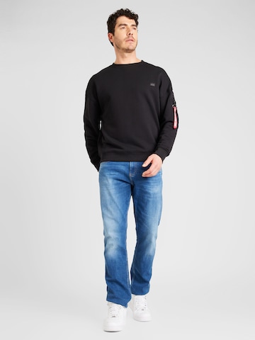 ALPHA INDUSTRIES Sweatshirt 'Essentials' in Zwart