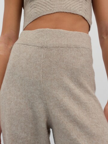 EDITED Tapered Broek 'Bevan' in Beige