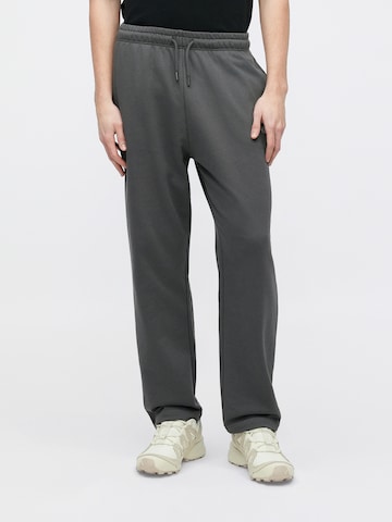 THE NORTH FACEregular Hlače 'ESSENTIAL' - siva boja: prednji dio