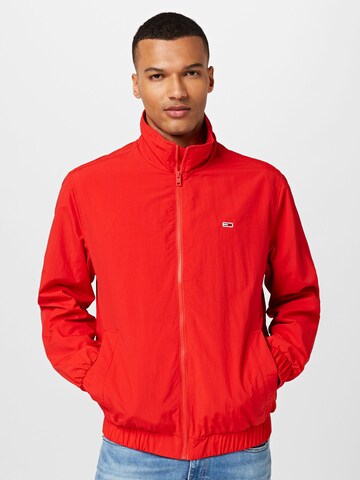 Tommy Jeans Tussenjas in Rood: voorkant