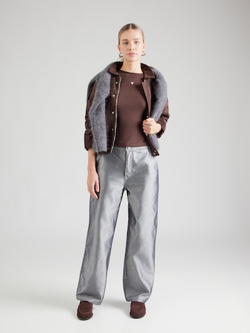 GUESS Tričko 'TINA' – hnědá