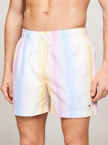 Shorts de bain 'Essential' TOMMY HILFIGER en mélange de couleurs : devant