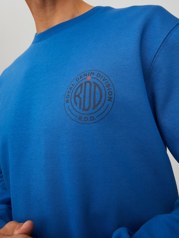 R.D.D. ROYAL DENIM DIVISION Sweatshirt in Blauw