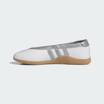 Ballerines 'Taekwondo Mei' ADIDAS ORIGINALS en blanc