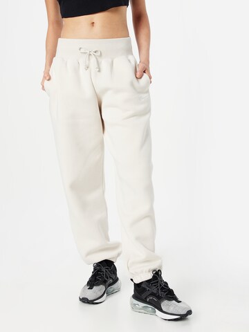 Tapered Pantaloni 'PHOENIX FLEECE' de la Nike Sportswear pe alb: față