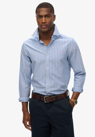 Coupe regular Chemise Superdry en bleu : devant