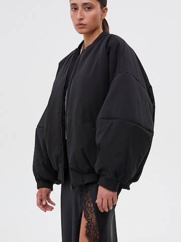 Estro Between-Season Jacket '17131-28' in Black: front