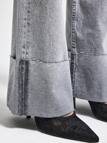 IT'S BASIC Regular Jeans 'Straight Mid Rise Jeans' in Grijs