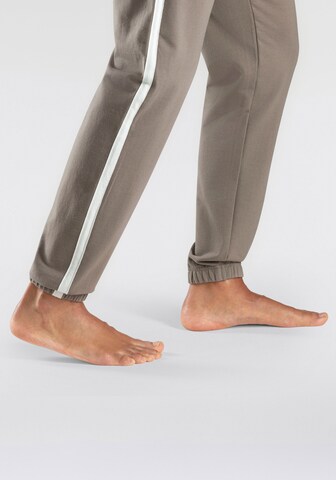 BENCH Tapered Hose in Grau