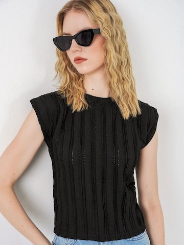 Bigdart Blouse in Black