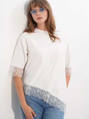 Bigdart - Blusa em branco