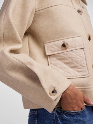 Veste mi-saison 'JINNA' PIECES en beige