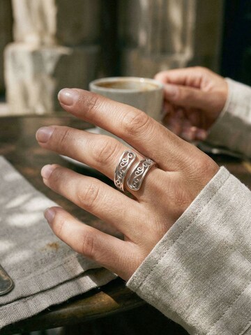 Nemomatheo Ring 'Arabesque – Offener Ring mit Rankenmuster' in Silver