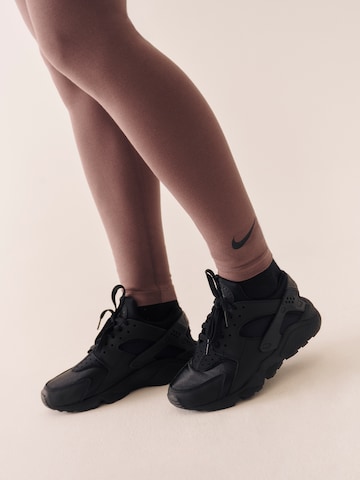 Baskets basses 'AIR HUARACHE' Nike Sportswear en noir
