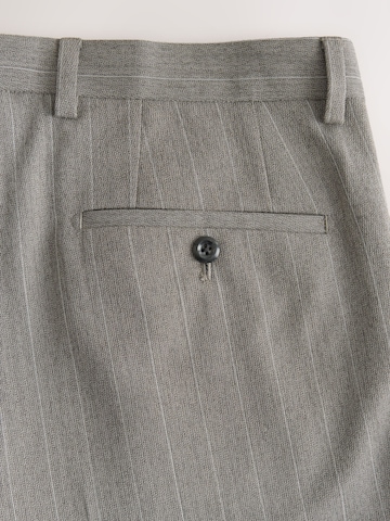 Regular Pantaloni cutați de la Next pe bej