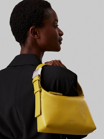 Calvin Klein Shoulder bag in Green