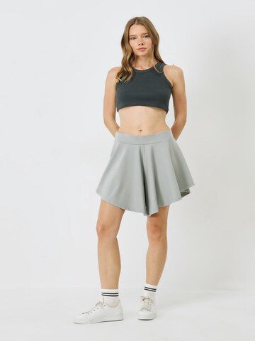 C&City Loosefit Shorts in Grau: Vorderseite