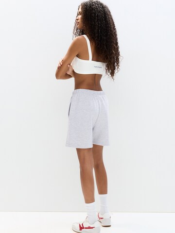 Pull&Bear Regularen Hlače 'PACIFIC' | siva barva
