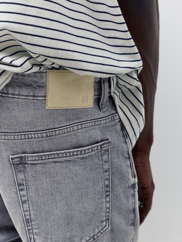 regular Jeans di Pull&Bear in grigio