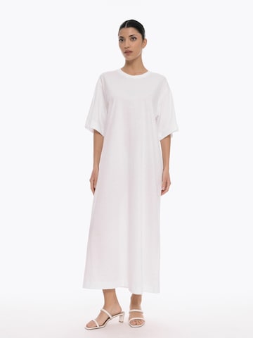4TAILORS Mekko 'Connect Me' värissä valkoinen