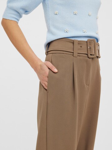 VERO MODA Loose fit Pleat-front trousers 'Ulia' in Brown