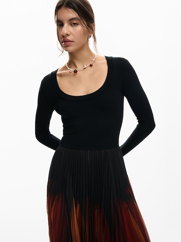 melns Desigual Adīta kleita