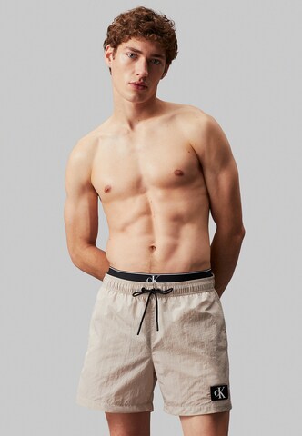Calvin Klein Swimwear Плавательные шорты в Серый: спереди