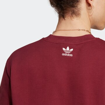 Felpa 'Graphics Archive Crew' di ADIDAS ORIGINALS in rosso