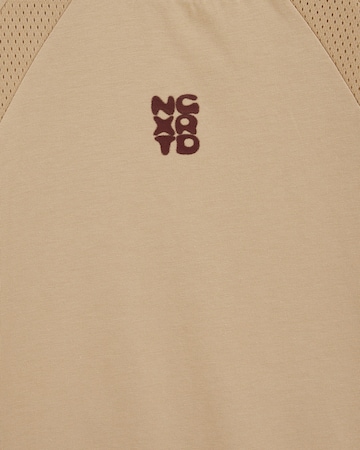 Tricou de la WE Fashion pe bej