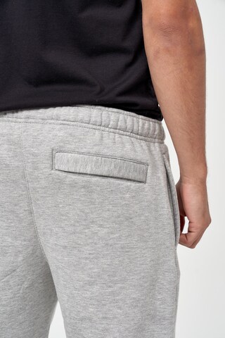 Effilé Pantalon 'Anker' Mikon en gris