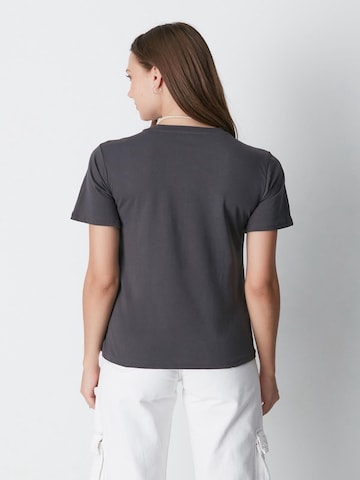 C&City T-Shirt in Grau