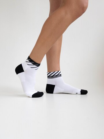 INCYLENCE Athletic Socks 'DISRUPTS SHORT' in White