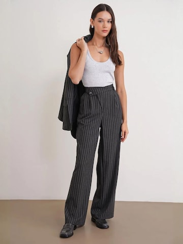 regular Pantaloni con pieghe di MixRay in grigio