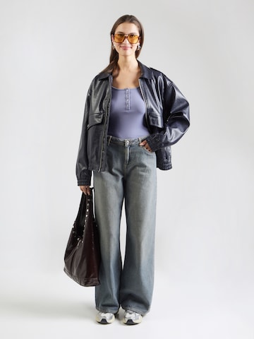 Maglietta 'PCKITTE' di PIECES in grigio