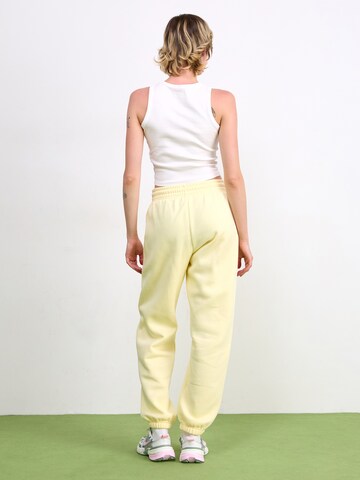 Nike Sportswear Tapered Pants 'PHNX FLC' in Yellow: back