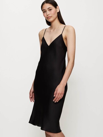 TRIUMPH - Camiseta de noche ' Silky Sensuality ' en negro: frente
