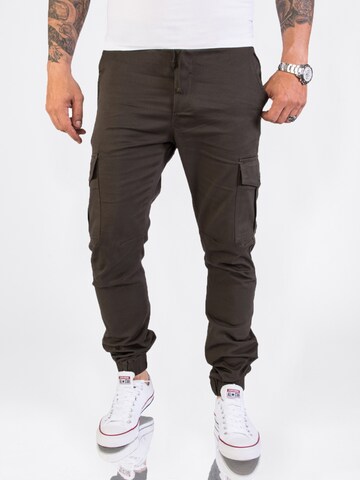 Rock Creek Tapered Cargo Pants in Green: front