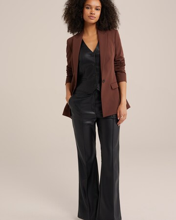WE Fashion Regular Trousers in Black