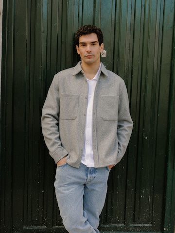 DAN FOX APPAREL Comfort Fit Риза 'Ali' в сиво