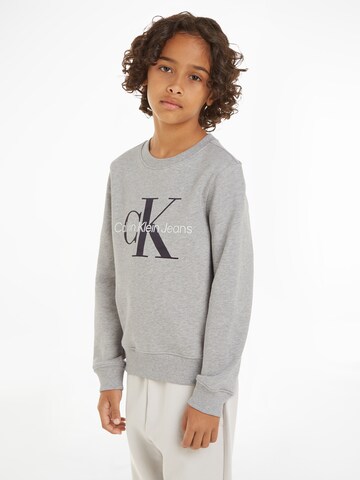 Calvin Klein Jeans Sweatshirt in Grau: predná strana