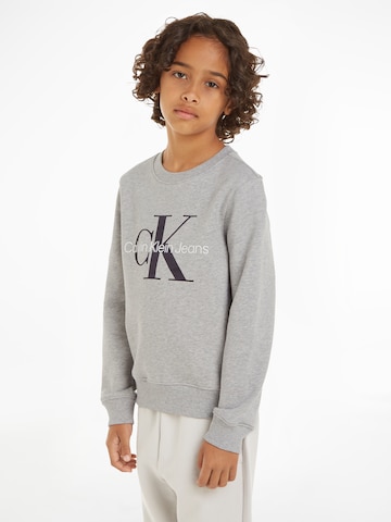 Sweat Calvin Klein Jeans en gris : devant