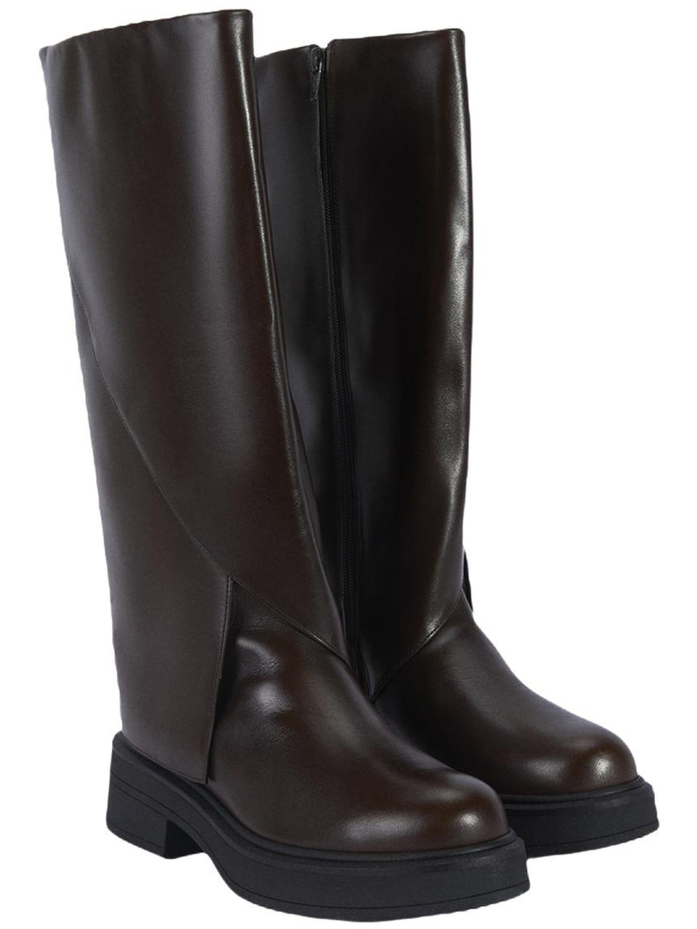 Desa Boots in Brown