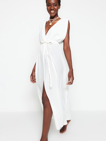 Trendyol Plážové šaty - biela: predná strana