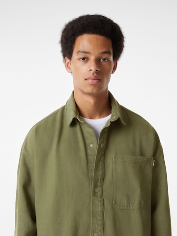 Coupe regular Chemise Bershka en vert