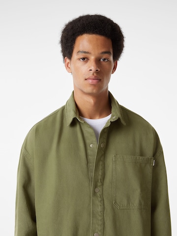 Bershka Regular Fit Skjorte i grøn