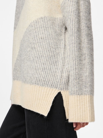 Pull-over PIECES en gris